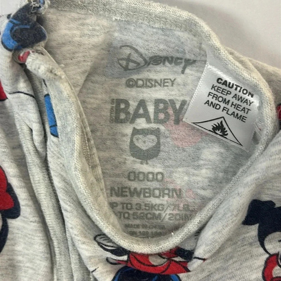 Disney - Minnie Mouse - long sleeve convertible footed newborn sleeper/romper. - Picture 3 of 4